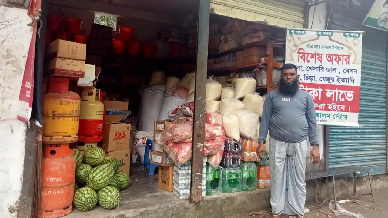 রমজান উপলক্ষ্যে ‘১ টাকা’ লাভে পণ্য বিক্রি করছেন শাহ আলম