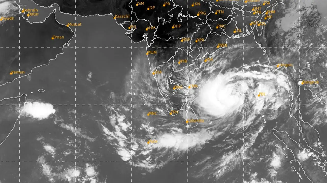 এগোচ্ছে মোখা, ভারতের ১০ রাজ্যে ভারী বৃষ্টিপাতের পূর্বাভাস