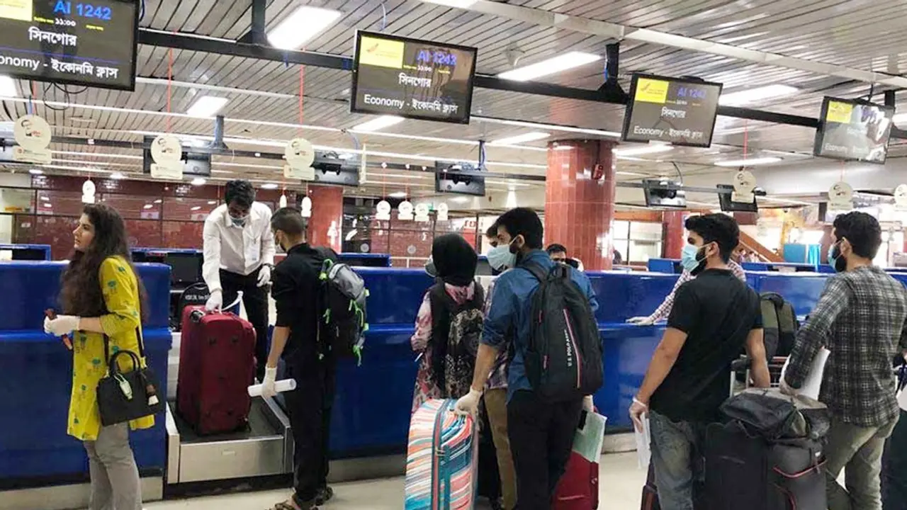 বিদেশ ভ্রমণে গুণতে হবে বাড়তি কর
