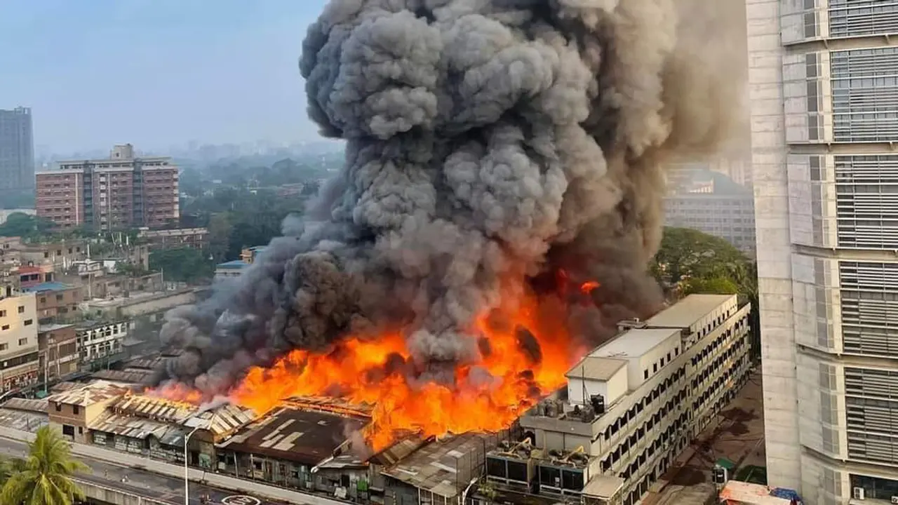 অগ্নিকাণ্ডের ঝুঁকিতে নগর স্বাস্থ্য!