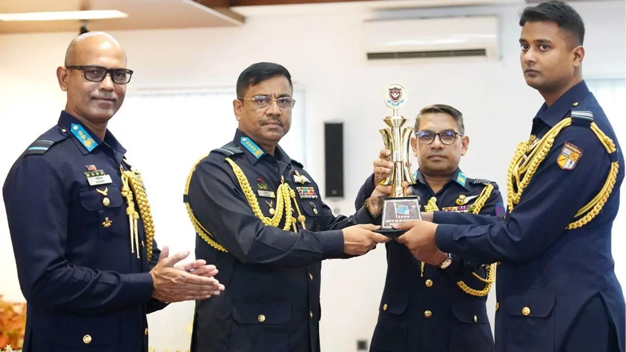 জেসিএসসি সনদ পেলেন বিমান বাহিনীর ১৯ কর্মকর্তা