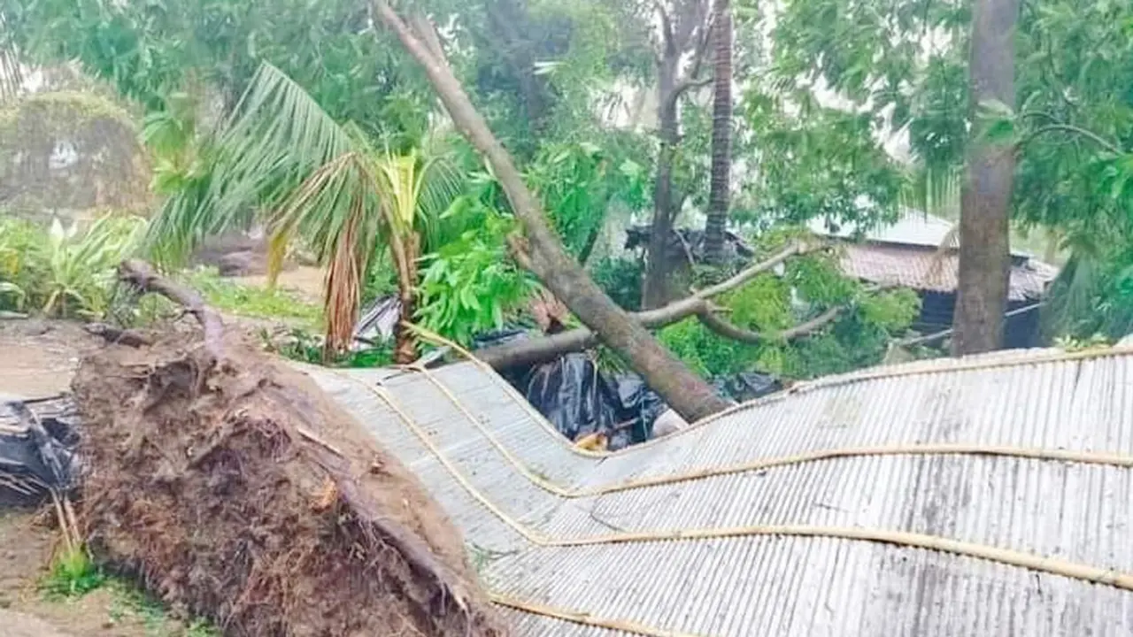 কক্সবাজারে ১০ হাজার ঘরবাড়ি ক্ষতিগ্রস্ত, আহত ১১
