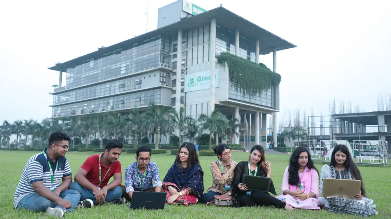 টেক্সটাইলে পড়তে কেন গ্রিন ইউনিভার্সিটি?