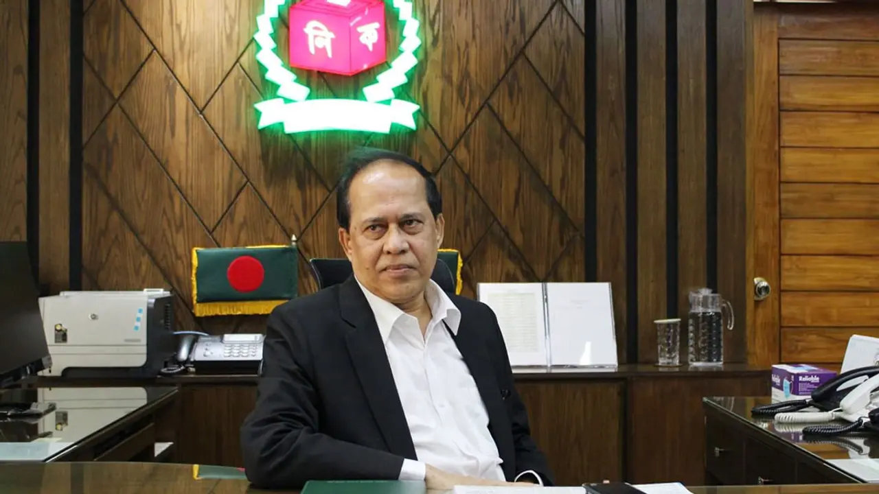 জাতীয় নির্বাচনে নিরপেক্ষ মাঠের বিষয়ে কিছু বলব না : সিইসি