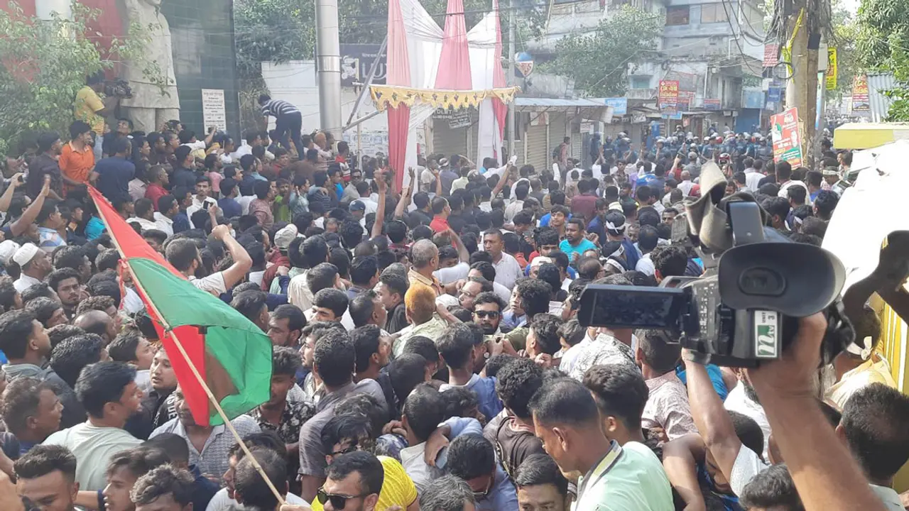 খুলনায় পুলিশের সঙ্গে বিএনপি নেতাকর্মীদের সংঘর্ষ