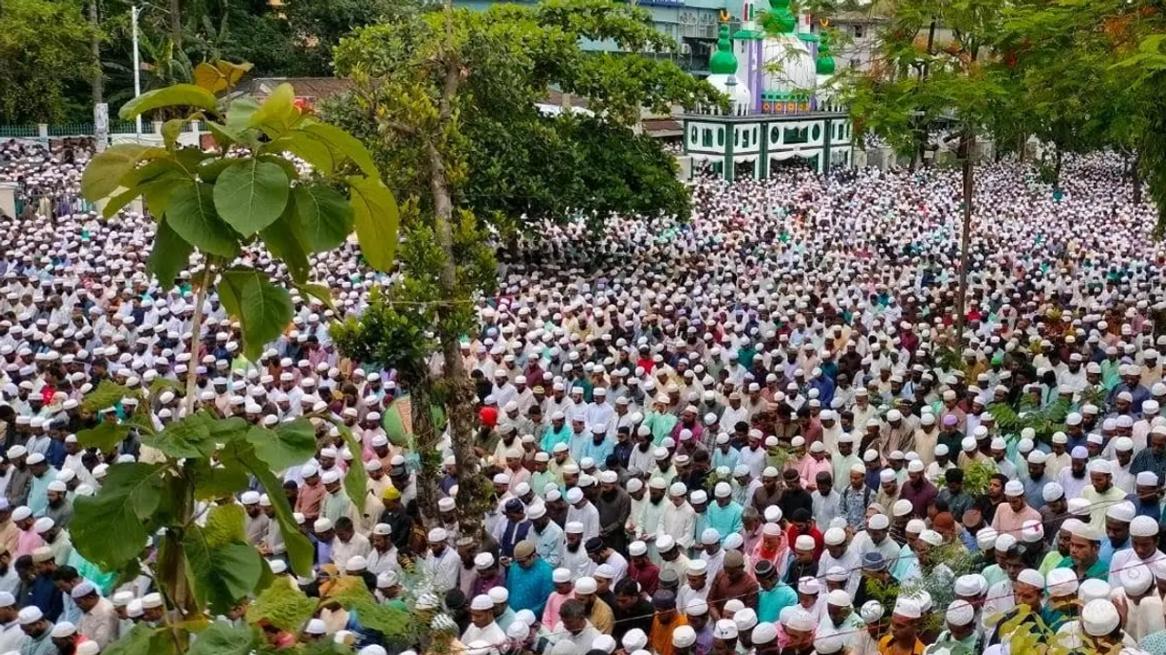 মুফতি মুহিব্বুল হকের জানাজায় লাখো মুসল্লির ঢল