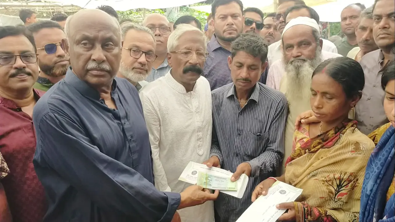 সেই মুক্তি রানির বাড়িতে সমাজকল্যাণ প্রতিমন্ত্রী 