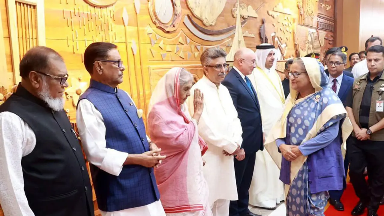 কাতারের উদ্দেশে ঢাকা ছেড়েছেন প্রধানমন্ত্রী