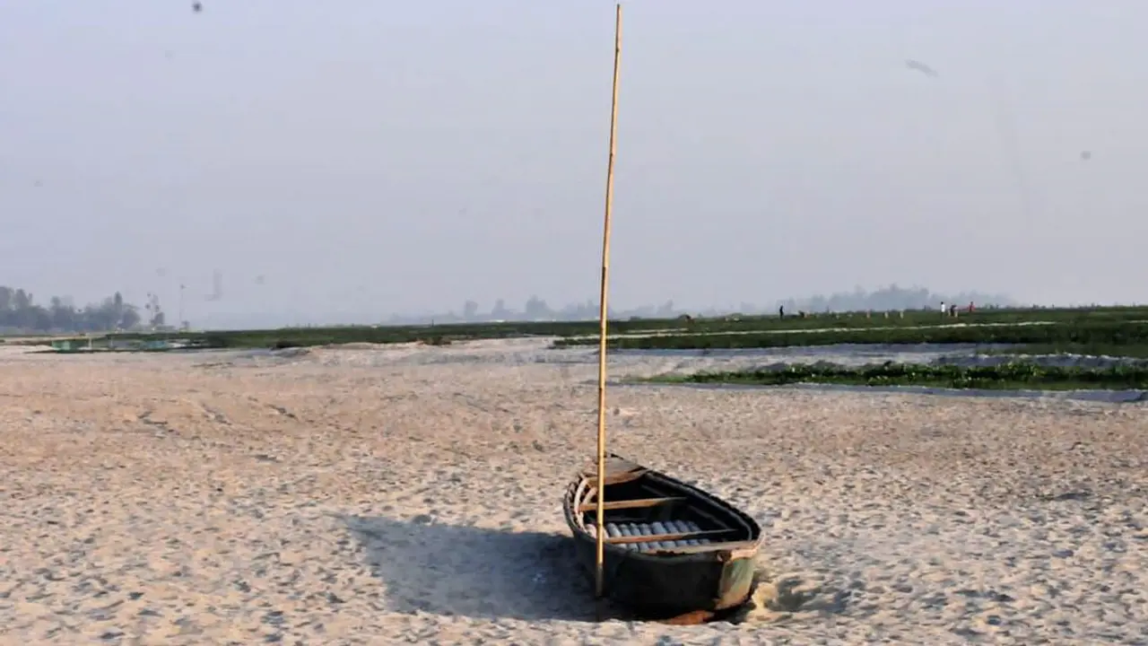 পানিশূন্য তিস্তাপাড়ে কর্মহীন হাজারো জেলে-মাঝির দুর্দিন