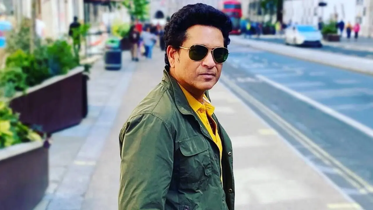 বিজ্ঞাপনে শচীনের কণ্ঠ-ছবি ব্যবহার, মামলা দায়ের