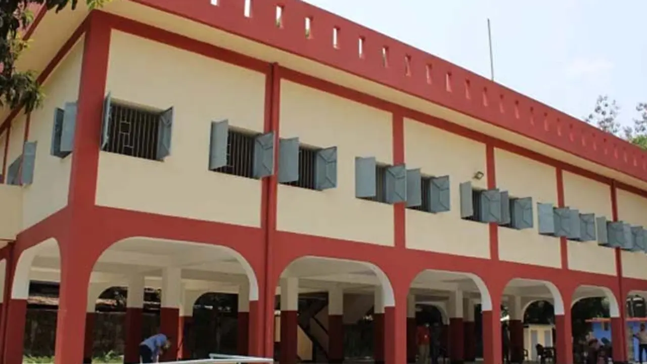 আশ্রয়কেন্দ্রে কক্সবাজারের ৩২ হাজার মানুষ