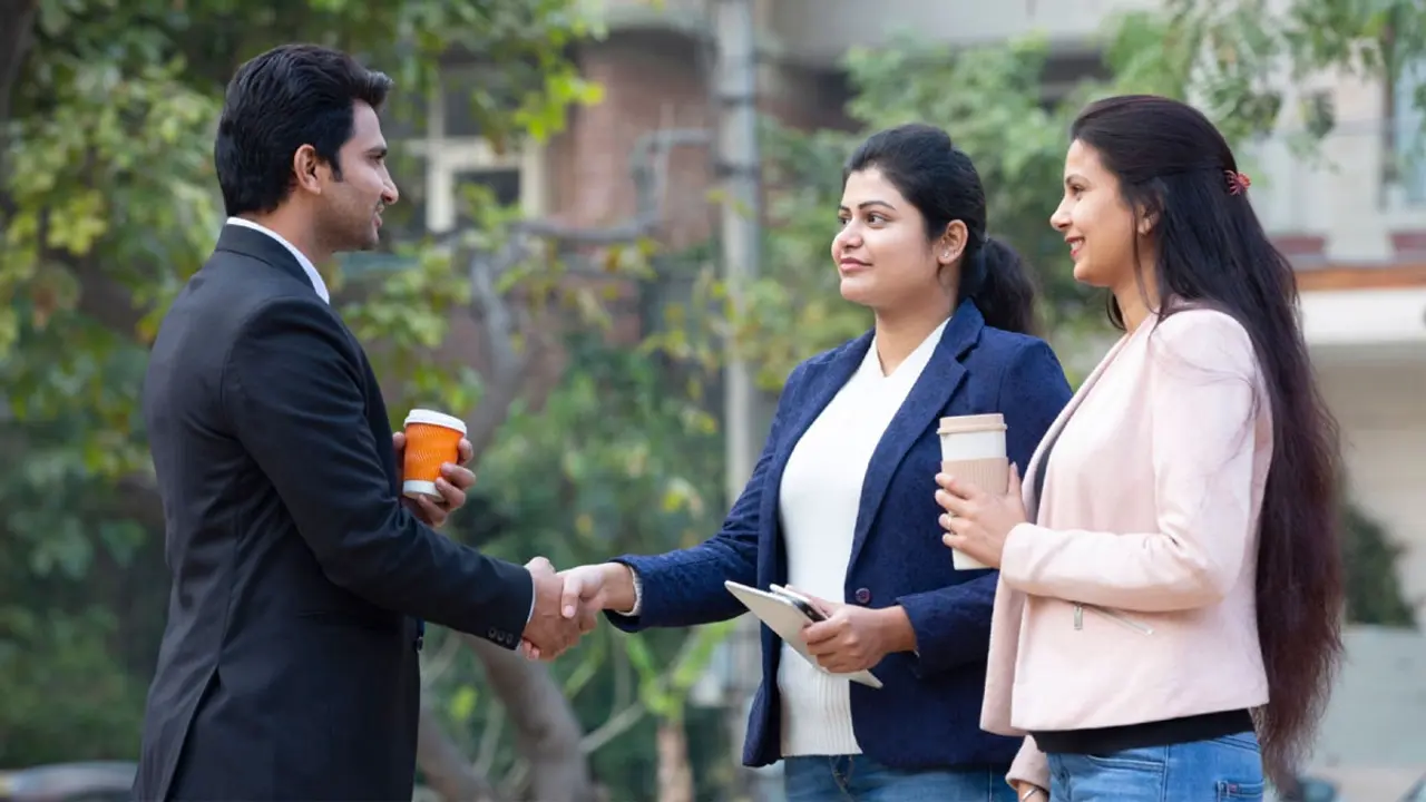 Communication Skill : যোগাযোগ দক্ষতা বাড়ানোর উপায়