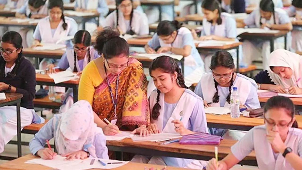 মোখা : এসএসসির বিষয়ে সিদ্ধান্ত পরিস্থিতি দেখে