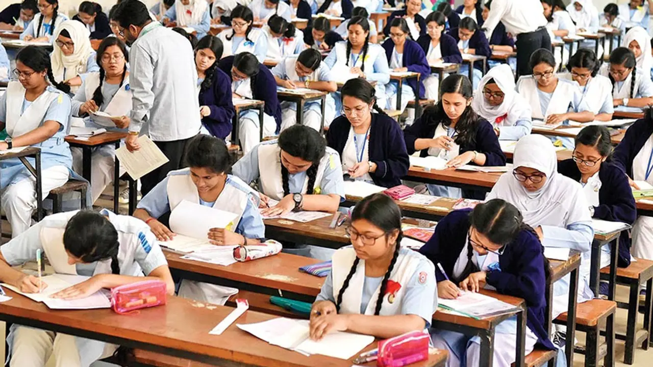 এসএসসির সোমবারের সব বোর্ডের পরীক্ষা স্থগিত