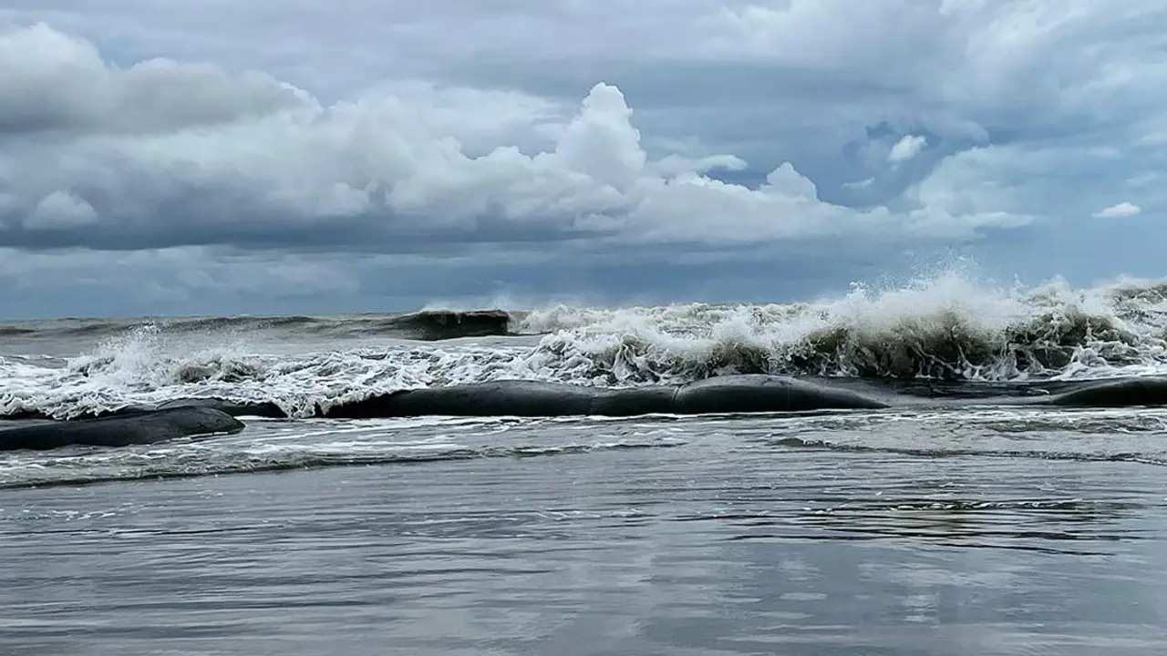 মোখা এখন সুপার সাইক্লোন