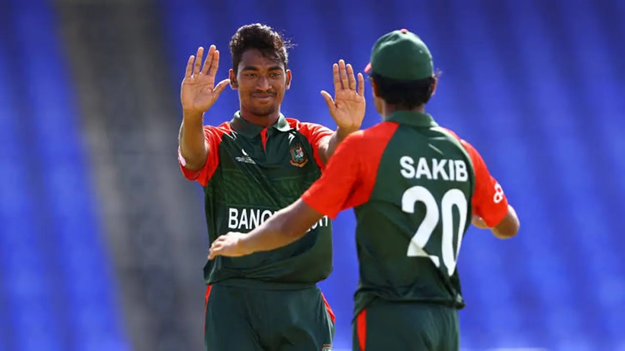 চমক রেখে ২৫ সদস্যের এইচপি দল