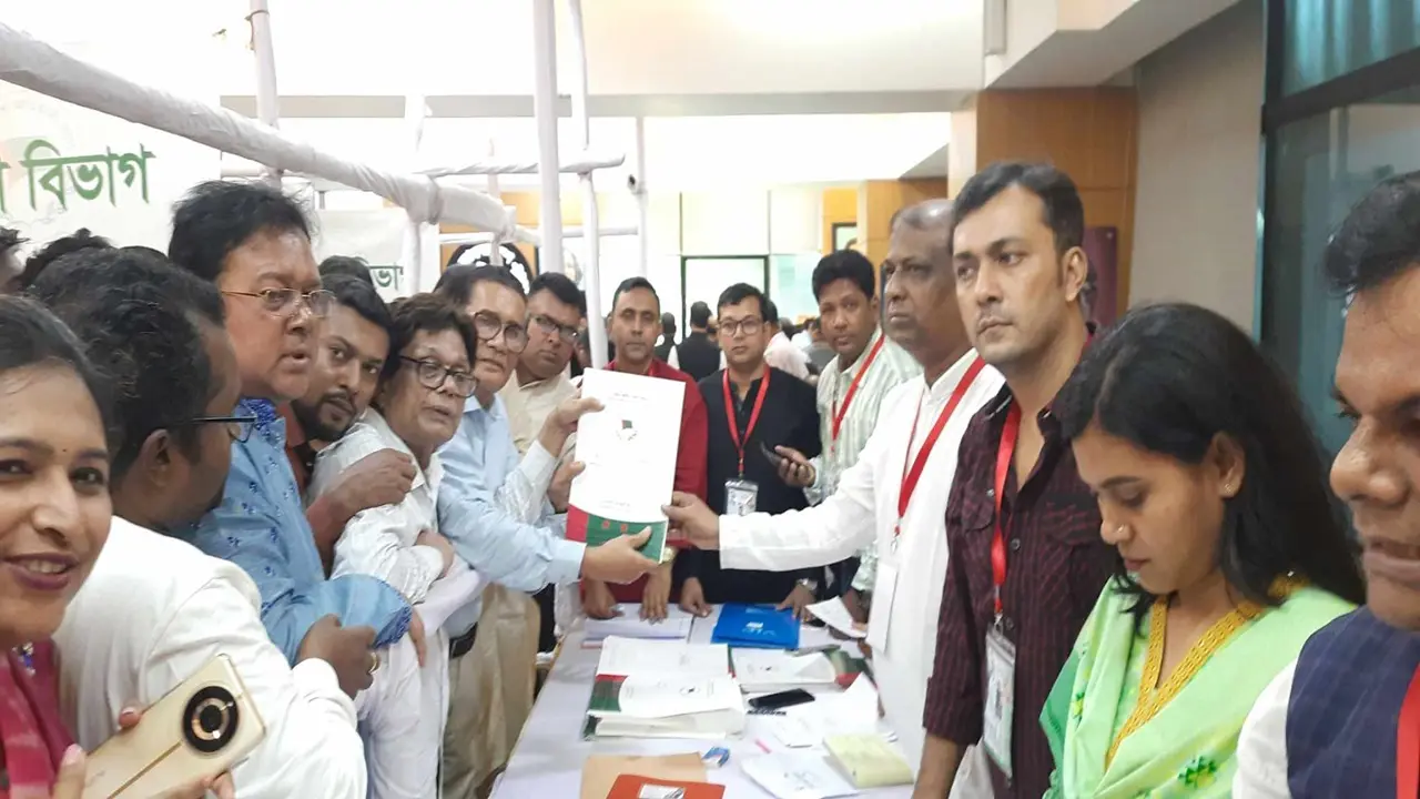 ৩ ঘণ্টায় ৩৩৫ মনোনয়ন ফরম বিক্রি আওয়ামী লীগের