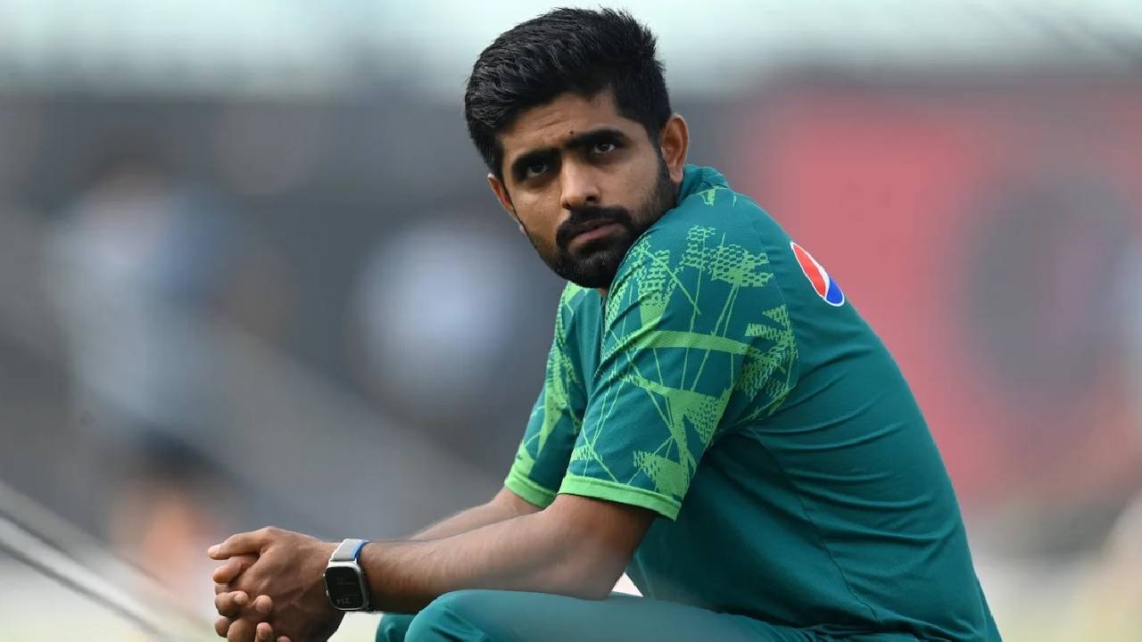 অধিনায়কত্ব ছেড়ে যা বললেন বাবর