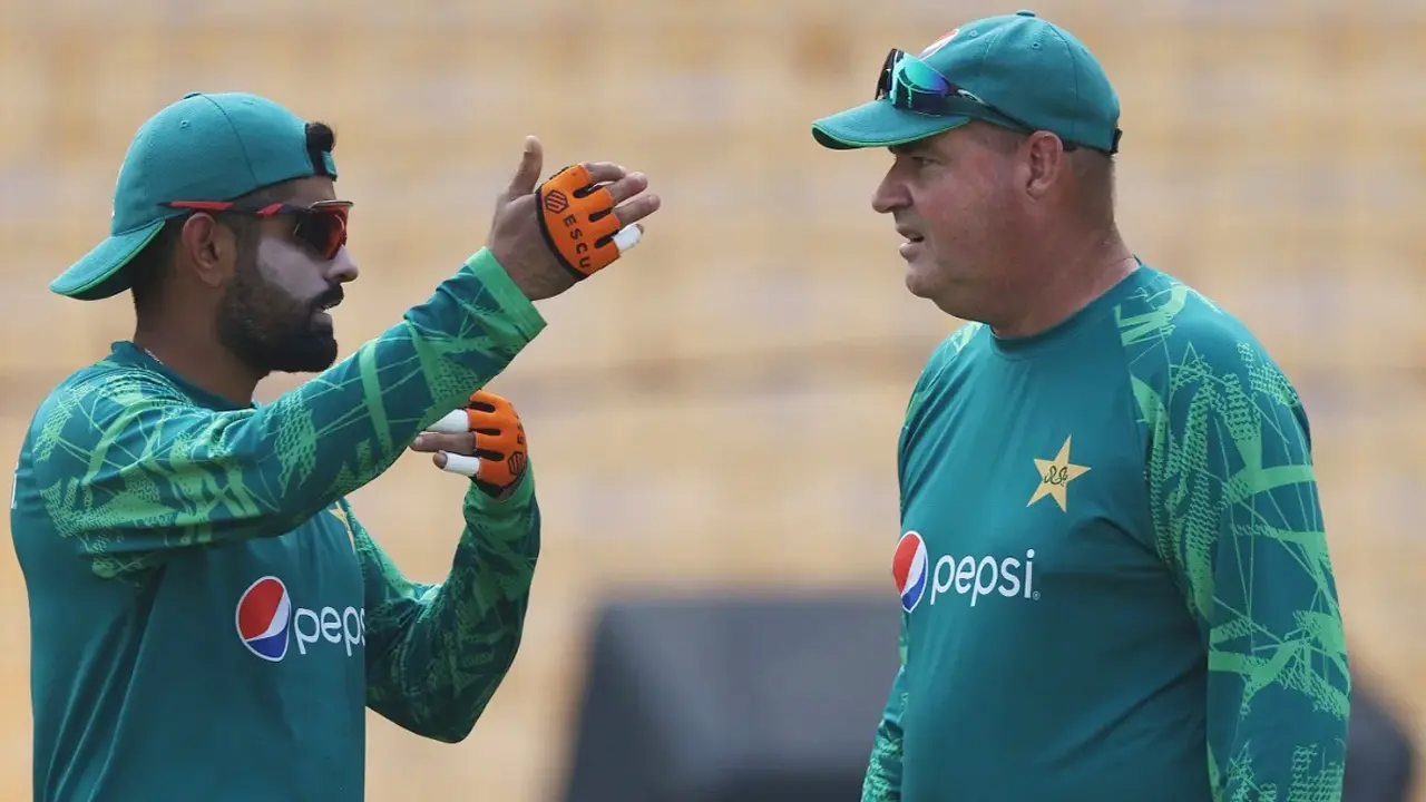 বাবরের অধিনায়কত্ব ছাড়ার বিষয়ে যা বলছেন আর্থার