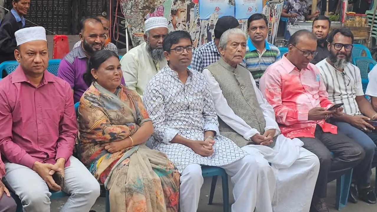 রাজধানীর মোড়ে মোড়ে আ.লীগ নেতা-কর্মীদের সতর্ক অবস্থান