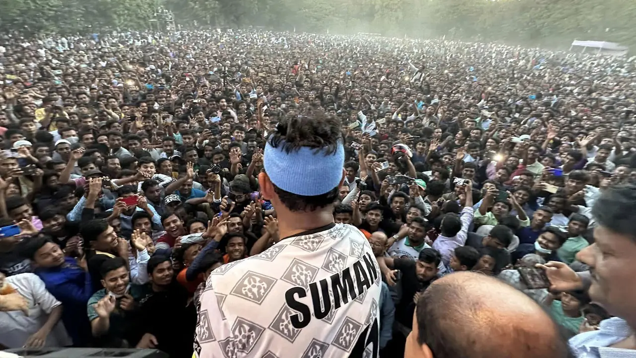 ব্যারিস্টার সুমনের খেলা দেখতে জনতার উপচে পড়া ভিড়
