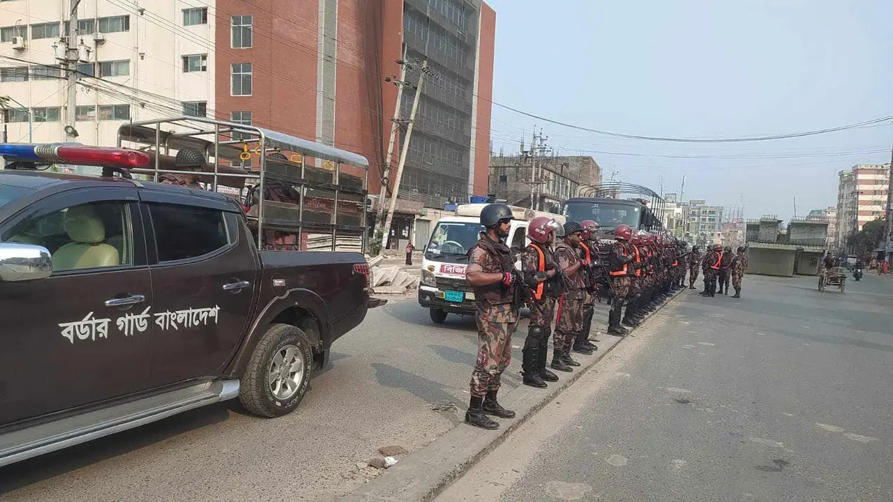 মাঠে নেমেছে বিজিবি