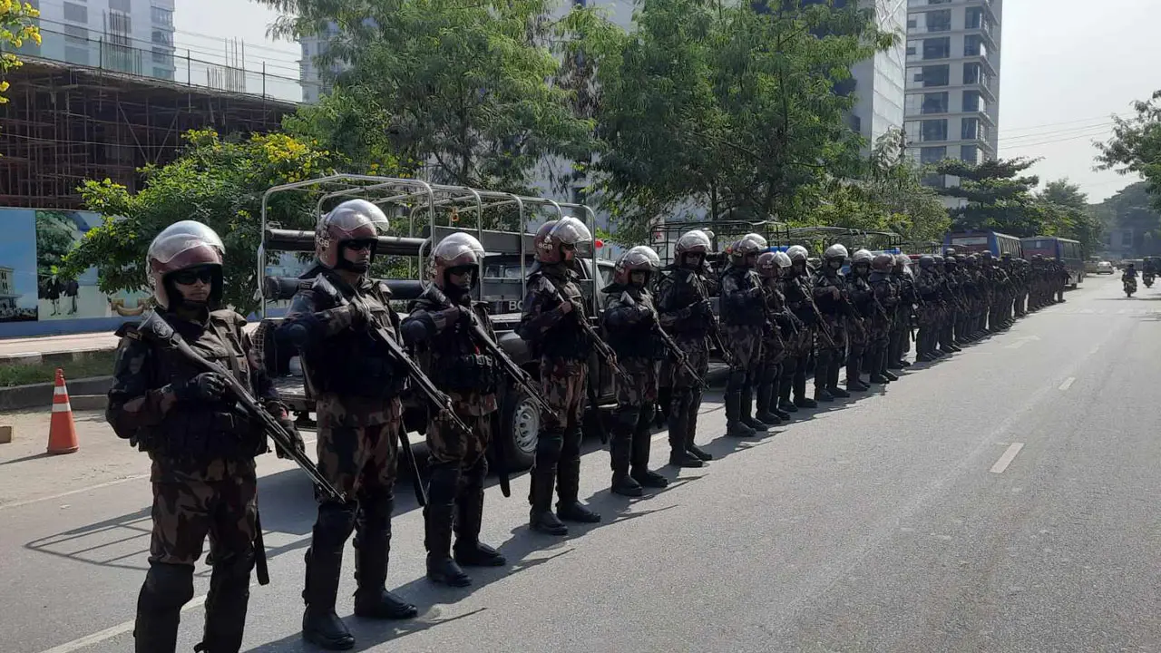 সারা দেশে ২৩৩ প্লাটুন বিজিবি মোতায়েন