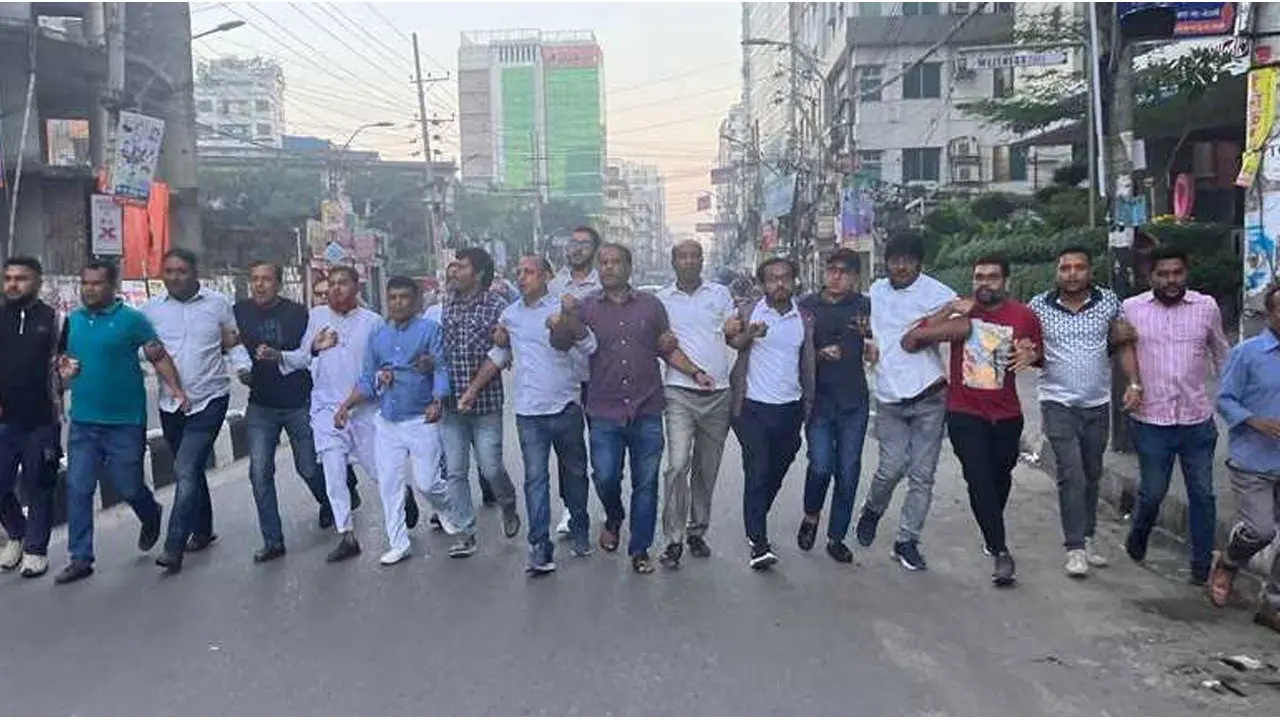 হরতালের সমর্থনে রাজধানীতে স্বেচ্ছাসেবক দলের ঝটিকা মিছিল
