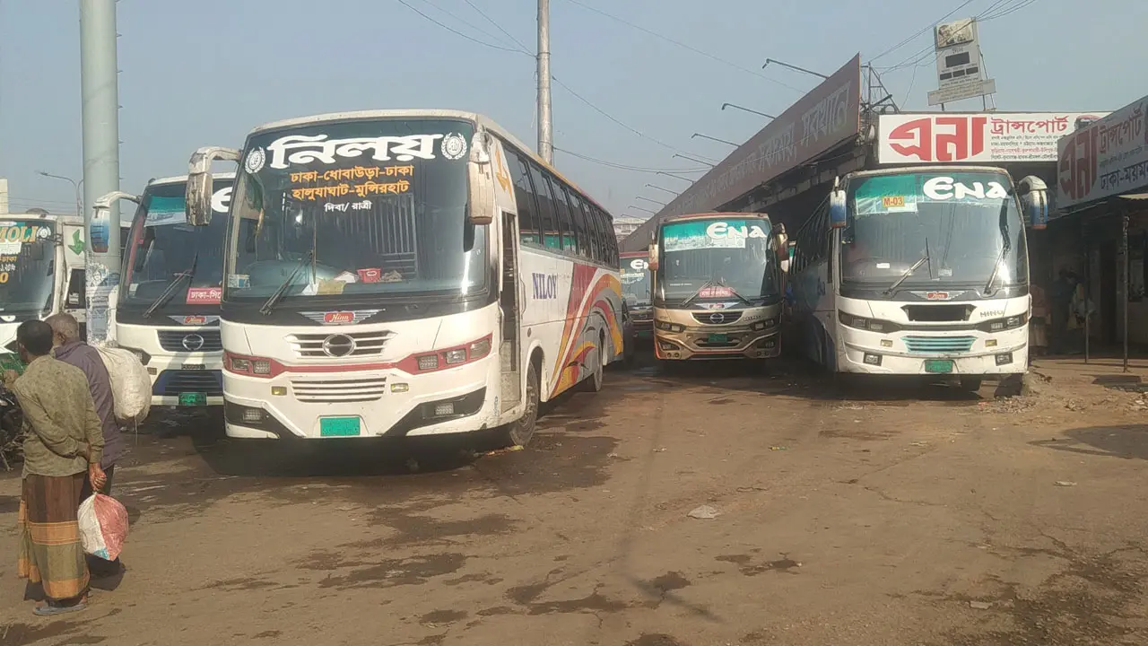 আজও মহাখালীতে চাকা ঘুরছে না দূরপাল্লার বাসের