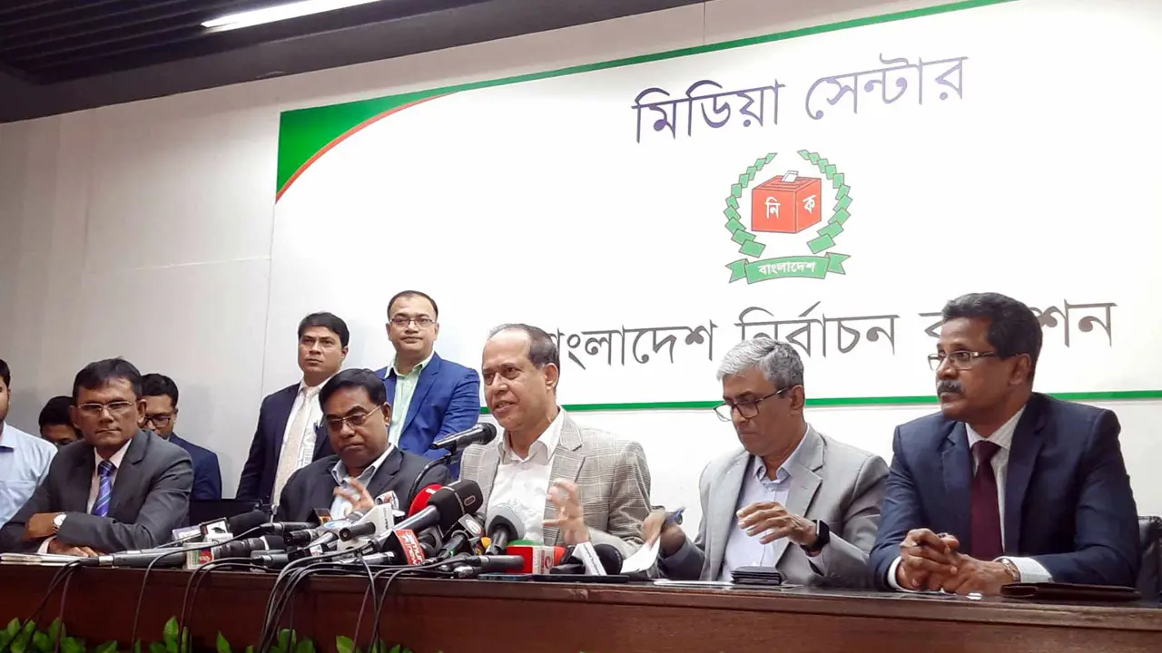 গণভবনে মিটিং ও মনোনয়ন ফরম তুলতে শোডাউন আচরণবিধির লঙ্ঘন নয়