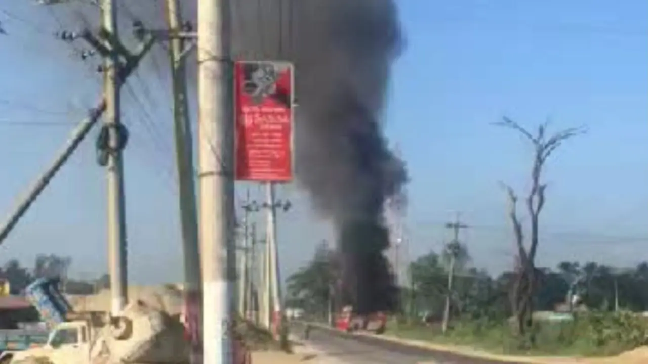 চট্টগ্রামে বাসে আগুন