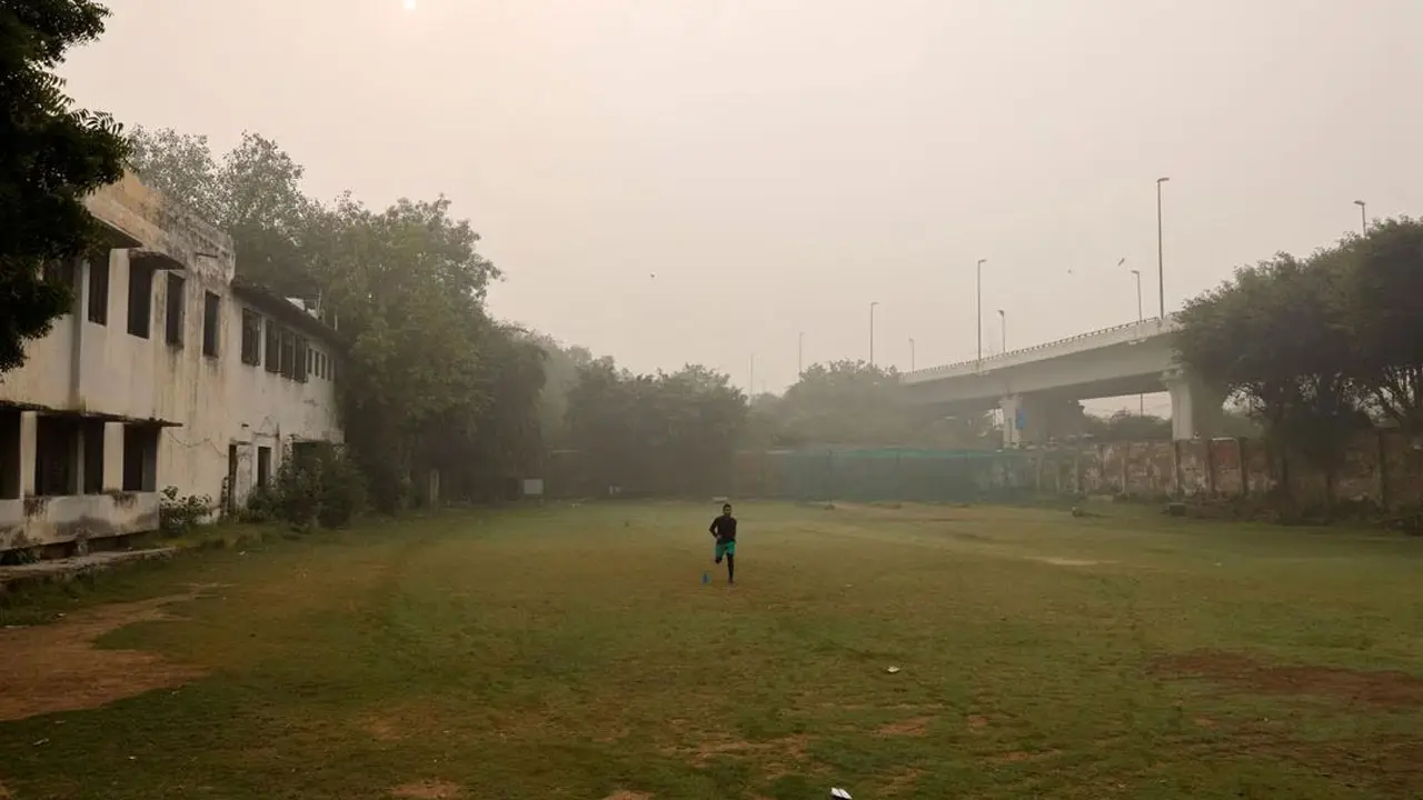 ভয়াবহ বায়ুদূষণ: বন্ধই থাকছে দিল্লির সব প্রাইমারি স্কুল