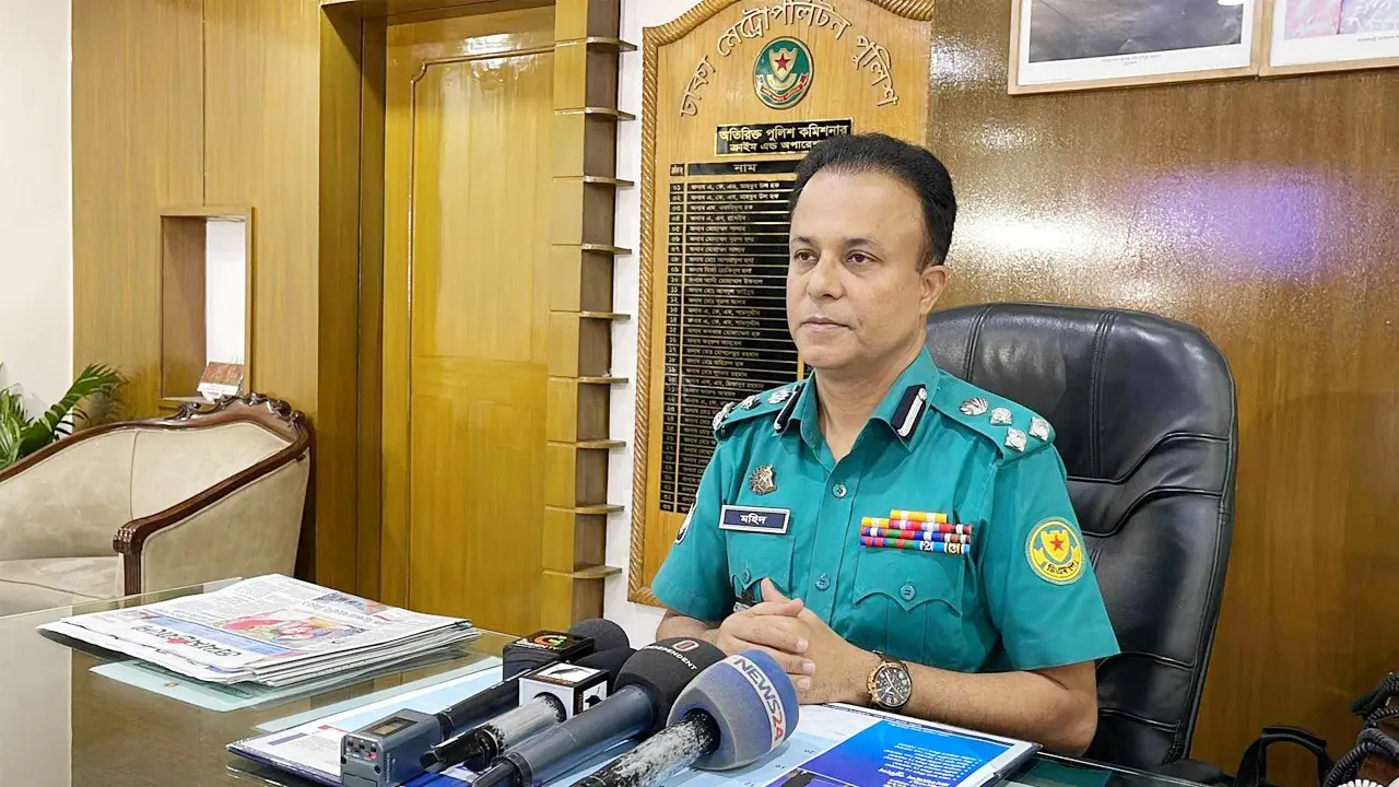 ‘বাসে অগ্নি-সংযোগকারীদের আইনের আওতায় আনা হবে’ 