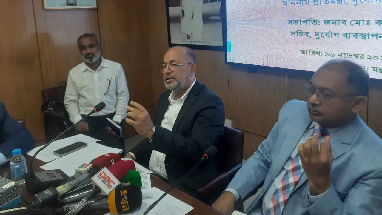 গভীর নিম্নচাপ ঘূর্ণিঝড়ে রূপ নেবে রাতে, আঘাত হানবে শুক্রবার