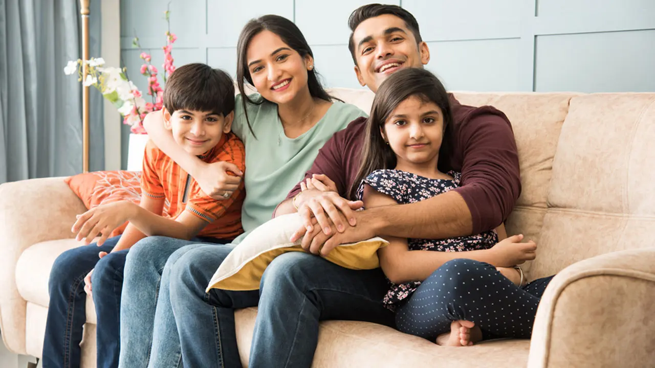 অভাব না আভিজাত্য, সন্তানকে কী শেখাবেন?