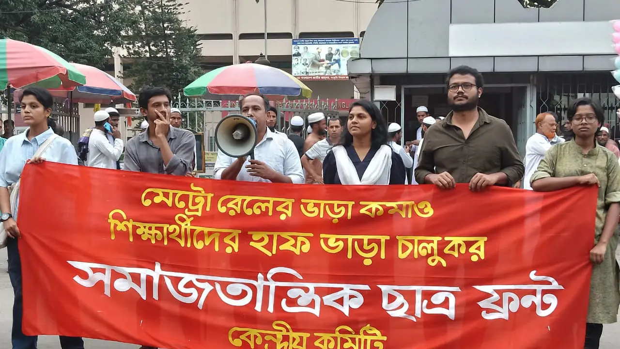 মেট্রোরেলে শিক্ষার্থীদের জন্য হাফ ভাড়া নির্ধারণের দাবি