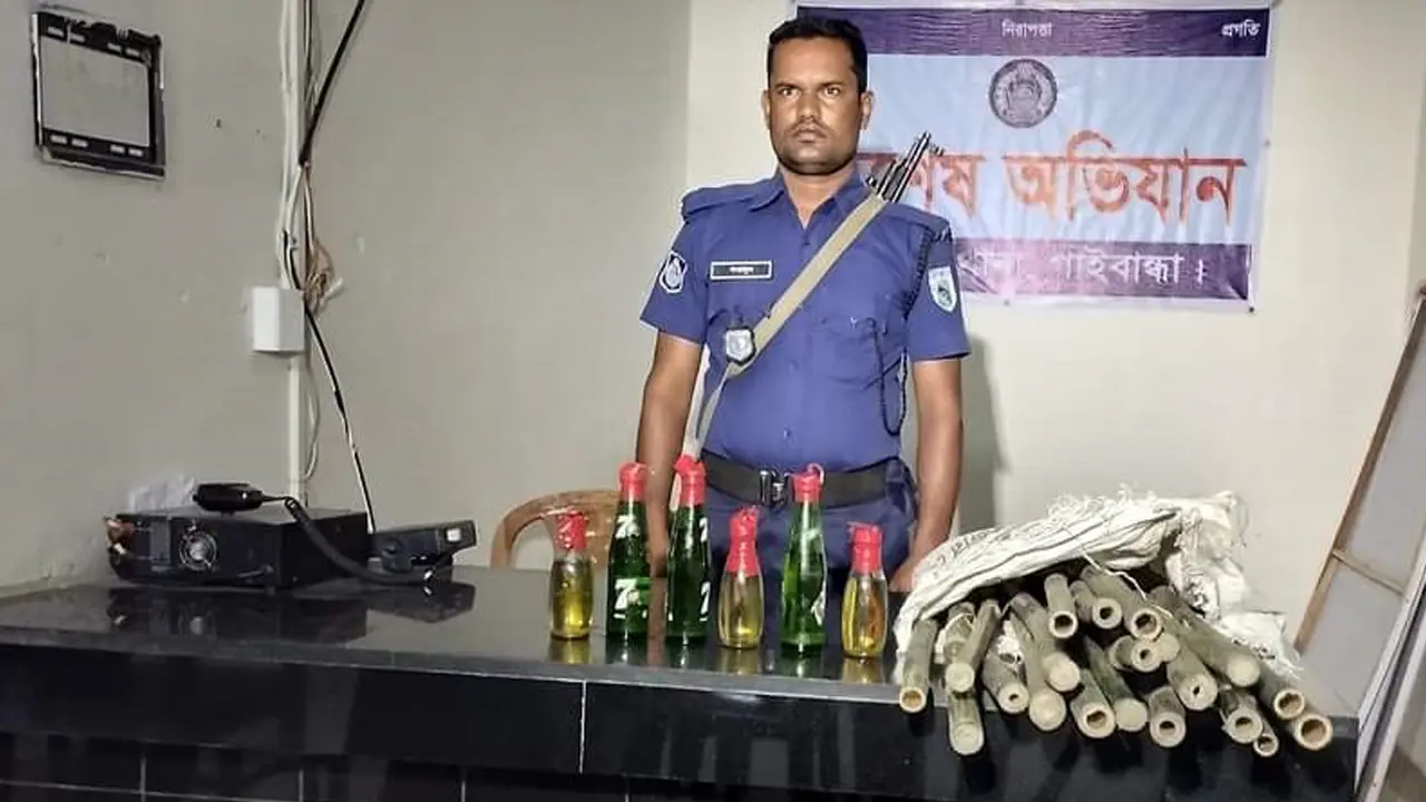 গাইবান্ধায় ককটেল ও পেট্রলবোমা উদ্ধার