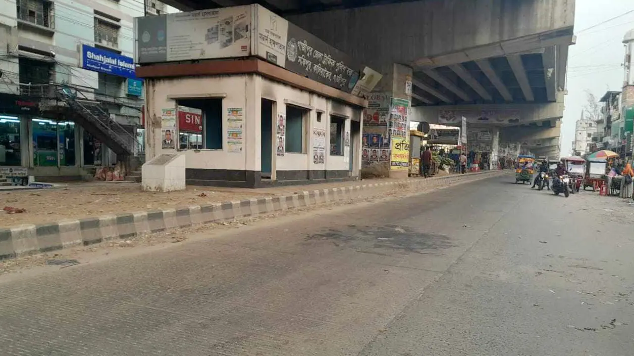 মহাসড়ক ছেড়েছেন শ্রমিকরা, থমথমে কোনাবাড়ী