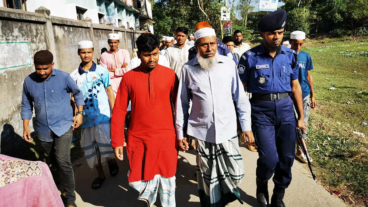প্যারোলে জামিন পেয়ে স্ত্রীর জানাজায় বিএনপি নেতা