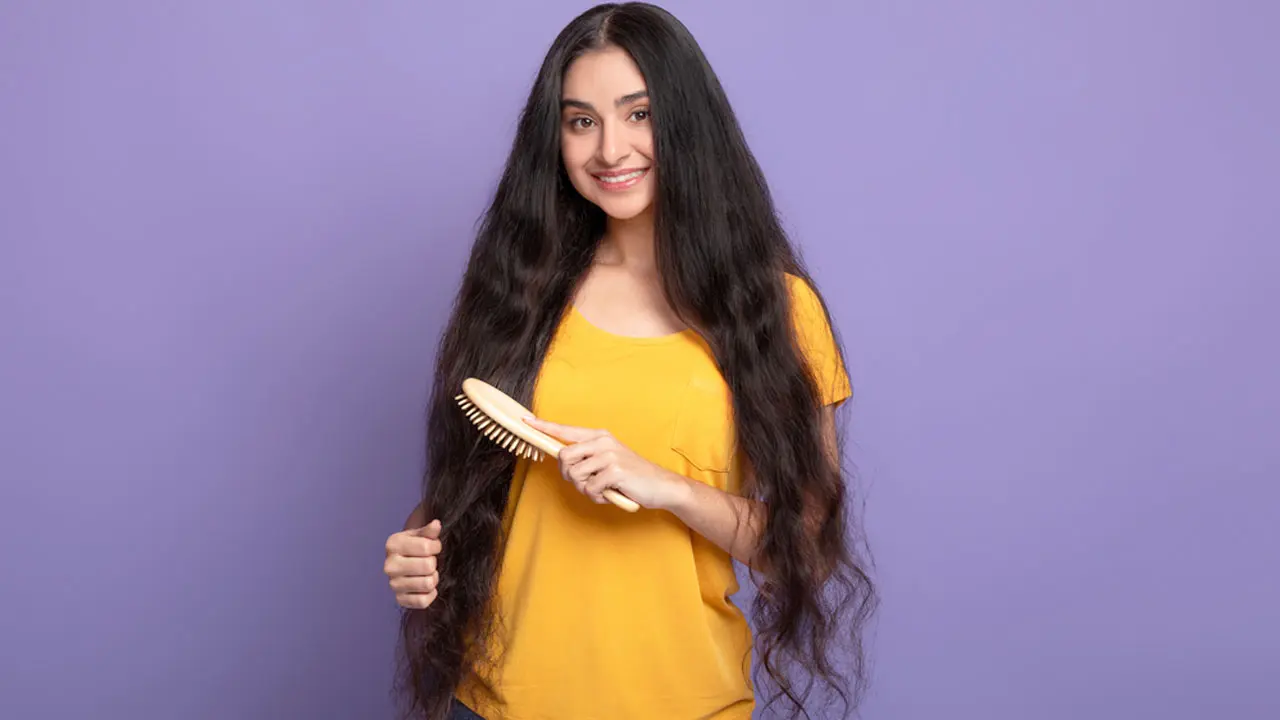 চুলে আমলকি ব্যবহার করলে কী হয়?