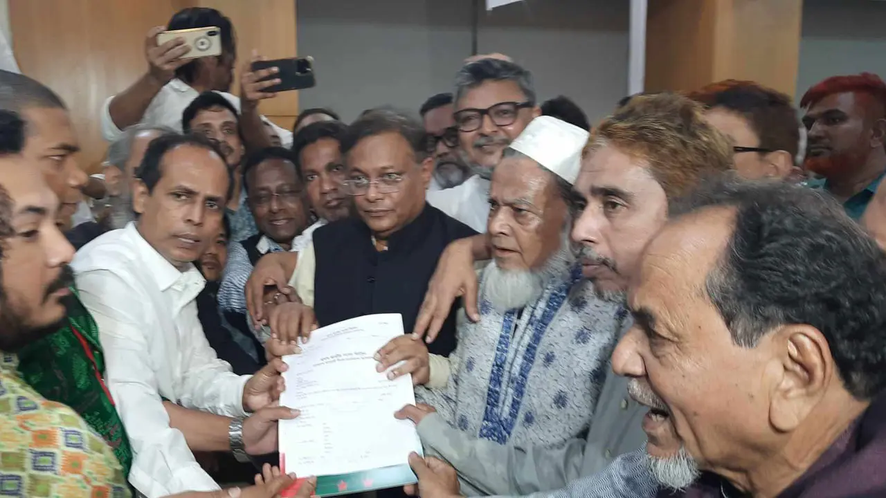 নৌকার মনোনয়ন ফরম কিনলেন তথ্যমন্ত্রী হাছান মাহমুদ