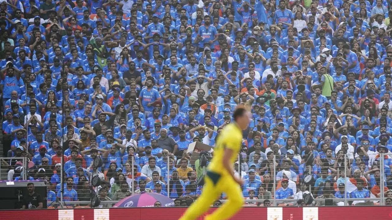 ভারতের দর্শকদের স্তব্ধ করে কথা রাখলেন কামিন্সরা