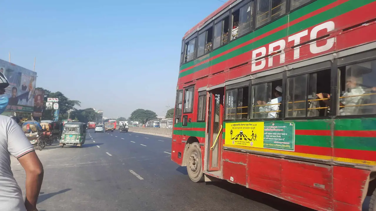 যাত্রাবাড়ীতে বেড়েছে গাড়ি, সতর্ক পুলিশ