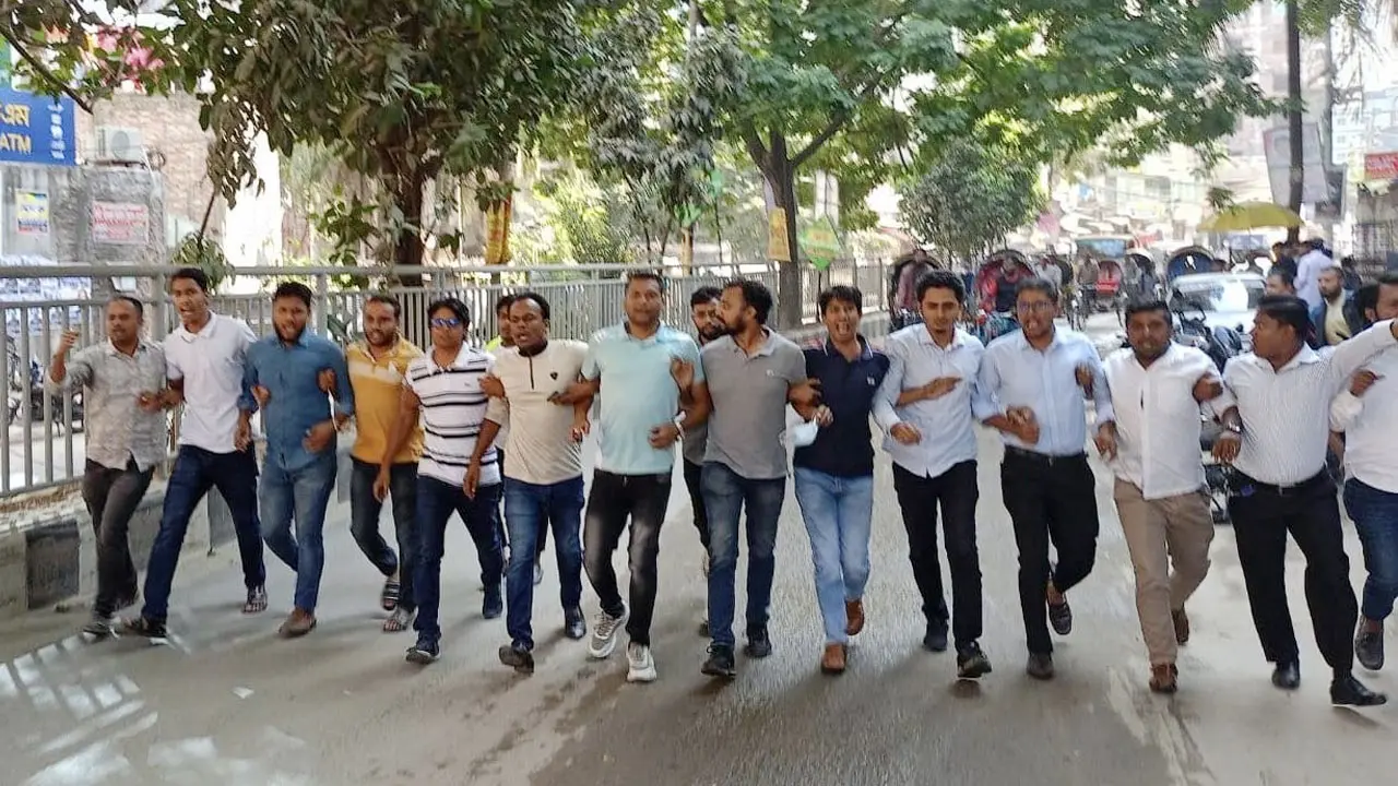 মিরপুরে অবরোধের সমর্থনে ছাত্রদলের বিক্ষোভ মিছিল