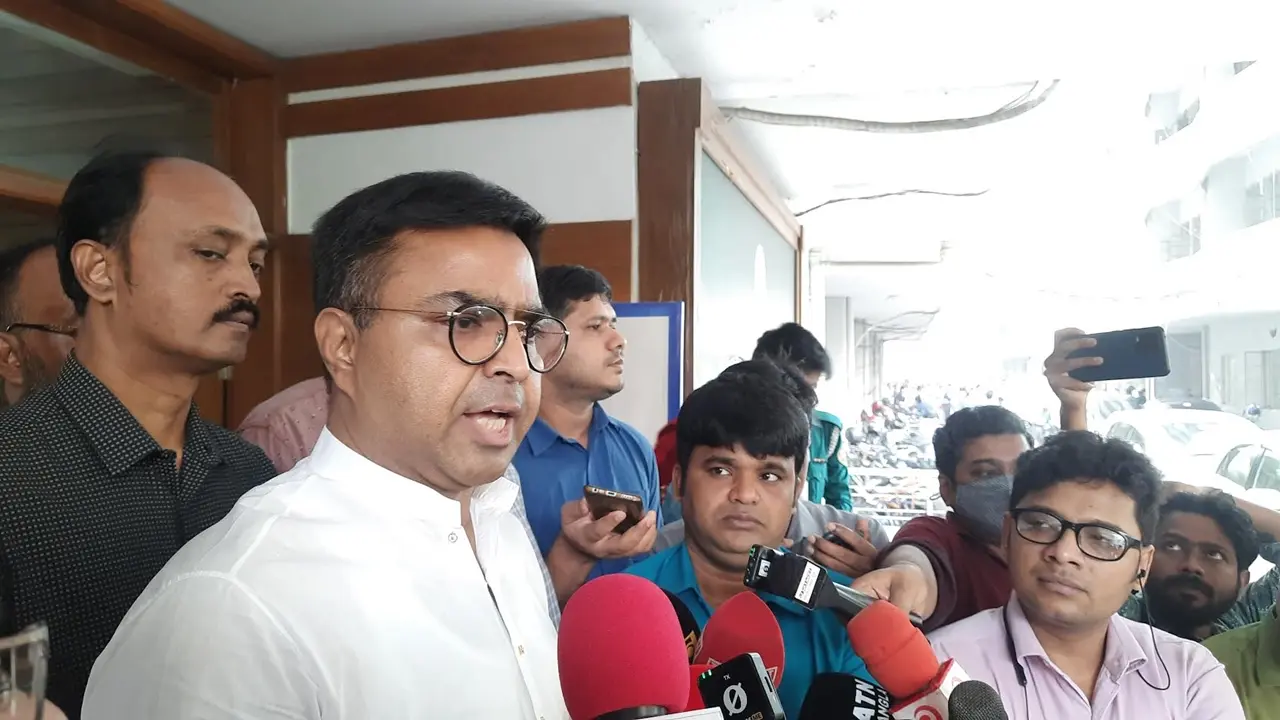মেরা আঙ্গিনায় তুম কিয়া কারেঙ্গে, জাতীয় পার্টিকে খোকন