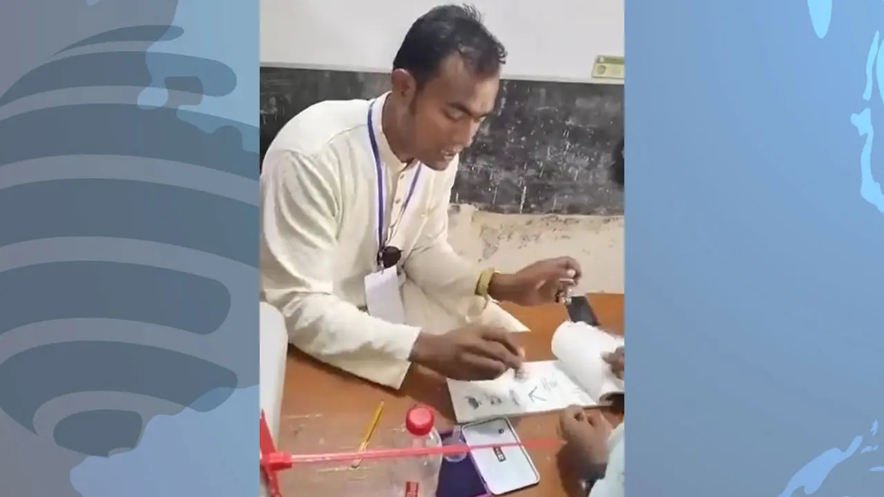 একাই অর্ধশত ব্যালটে নৌকায় সিল মারলেন সাবেক ছাত্রলীগ নেতা