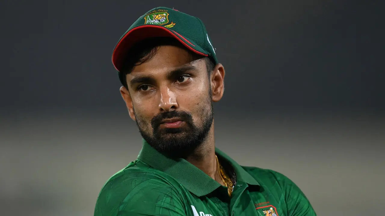 এক মাসের ছুটিতে লিটন