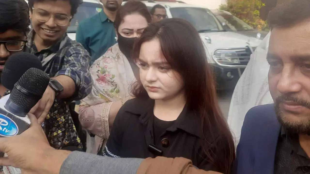 সিমরিন লুবাবা আবারও ডিবিতে