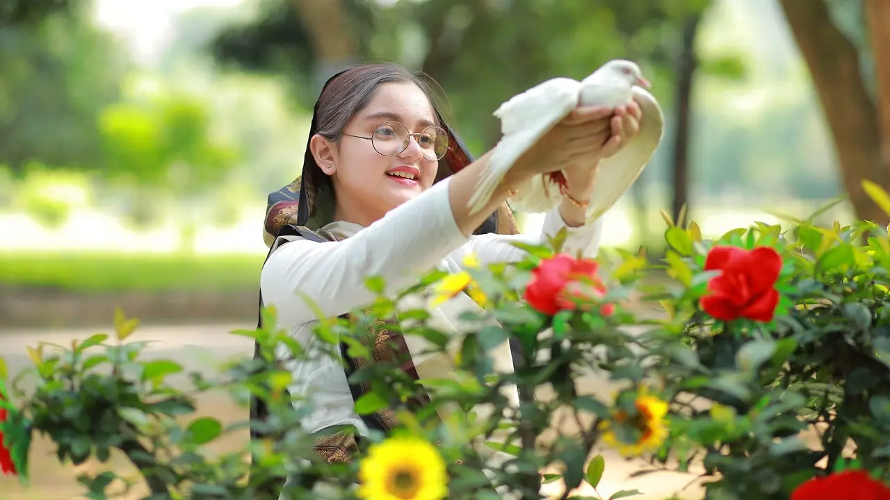 ৭০ বছরের বৃদ্ধার রূপে লুবাবা