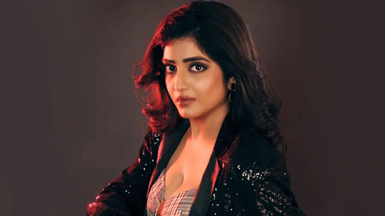 কী কারণে সোশ্যাল মিডিয়া থেকে বিরতি মানসীর?